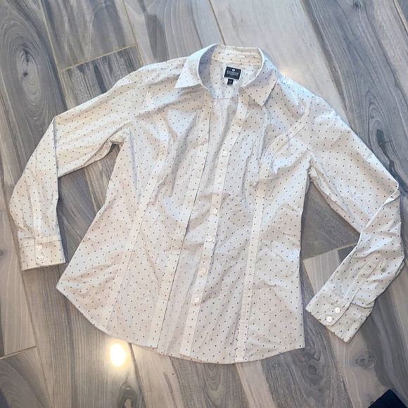 Express button up shirt with purple polka dots - Picture 1 of 4